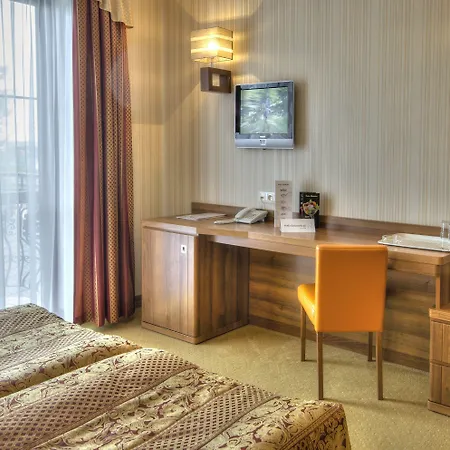 Hotel Dworek Morski *