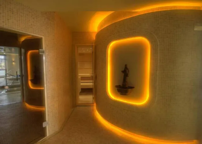 Dworek Morski & Wellness Hotel *