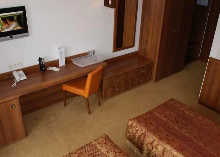 Hotel Dworek Morski & Wellness *